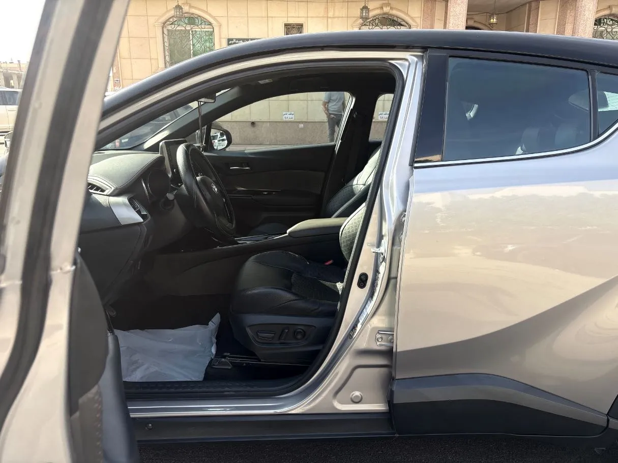 Car image 11