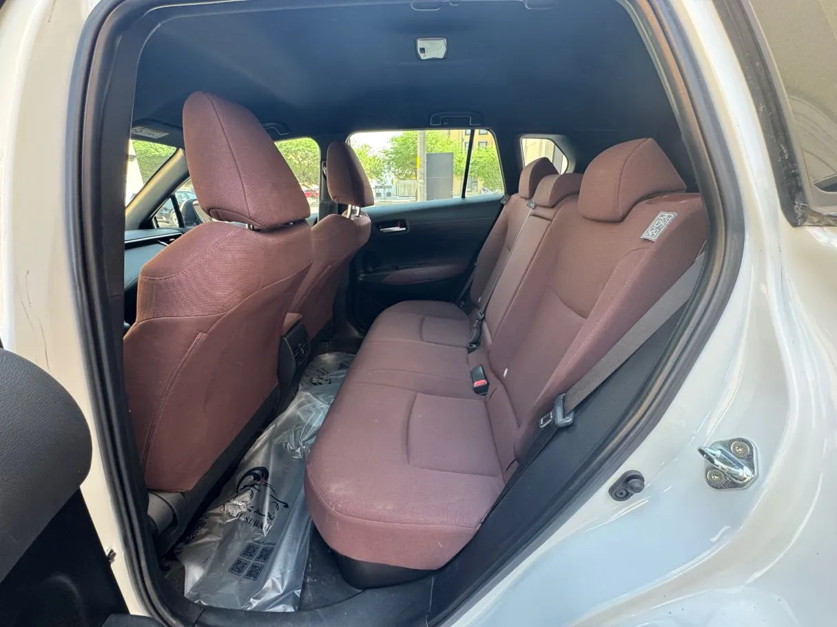 Car image 12