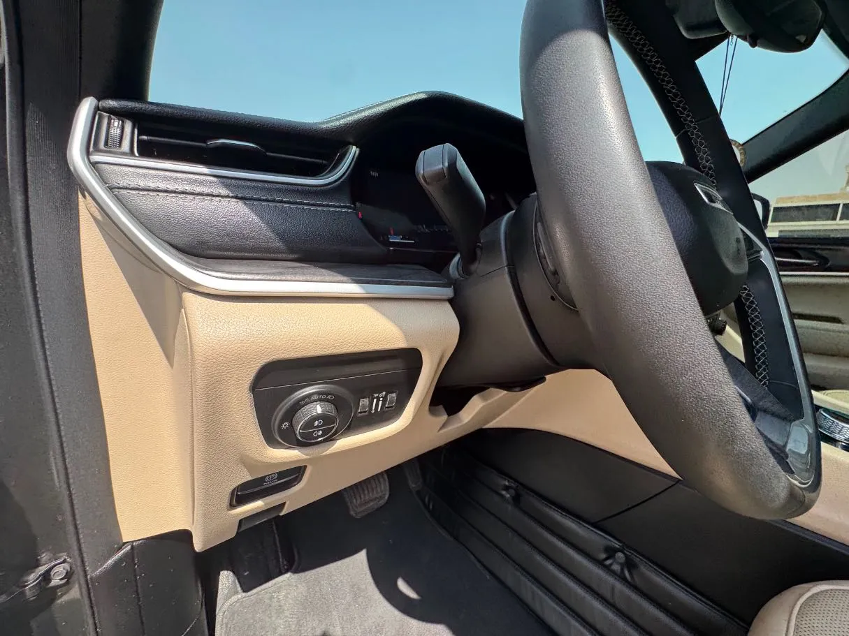 Car image 28