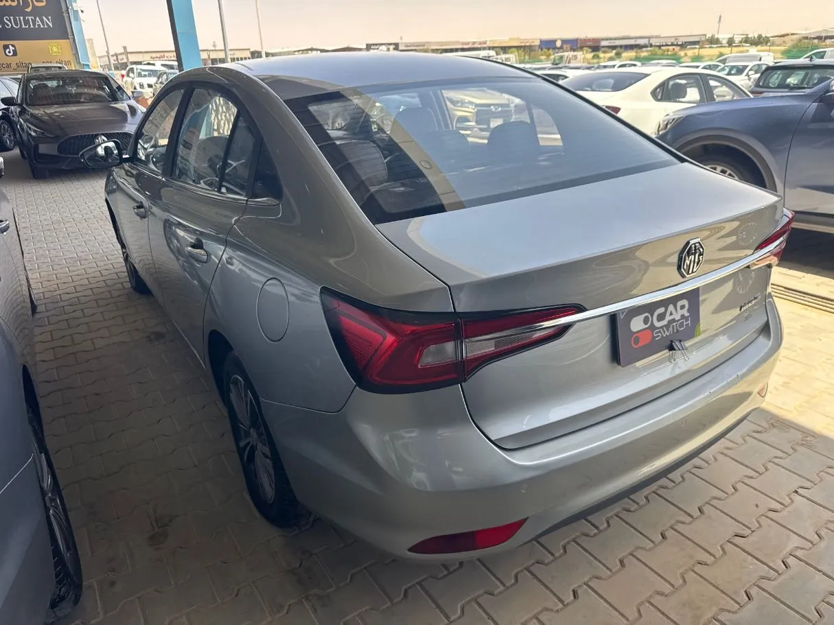 Car image 7