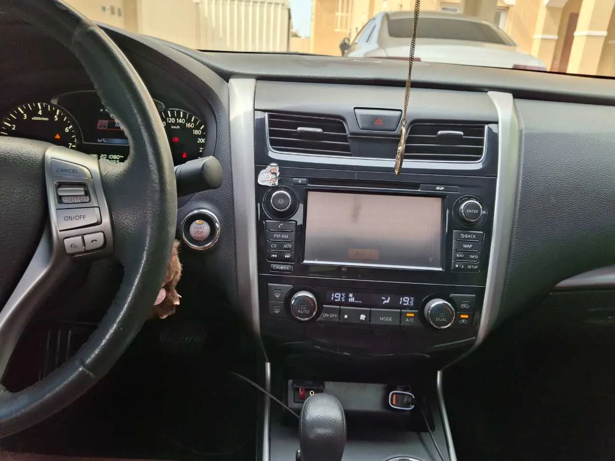 Car image 16