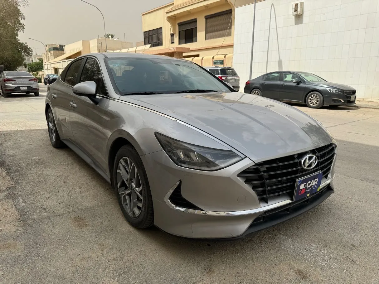 Car image 3
