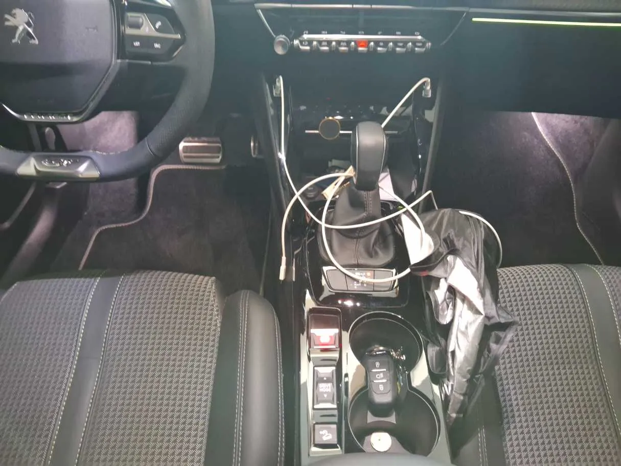 Car image 16