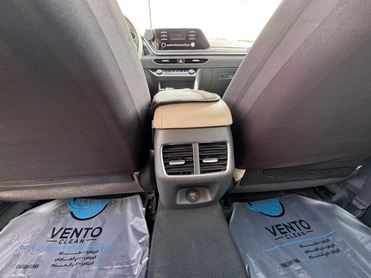 Car image 24