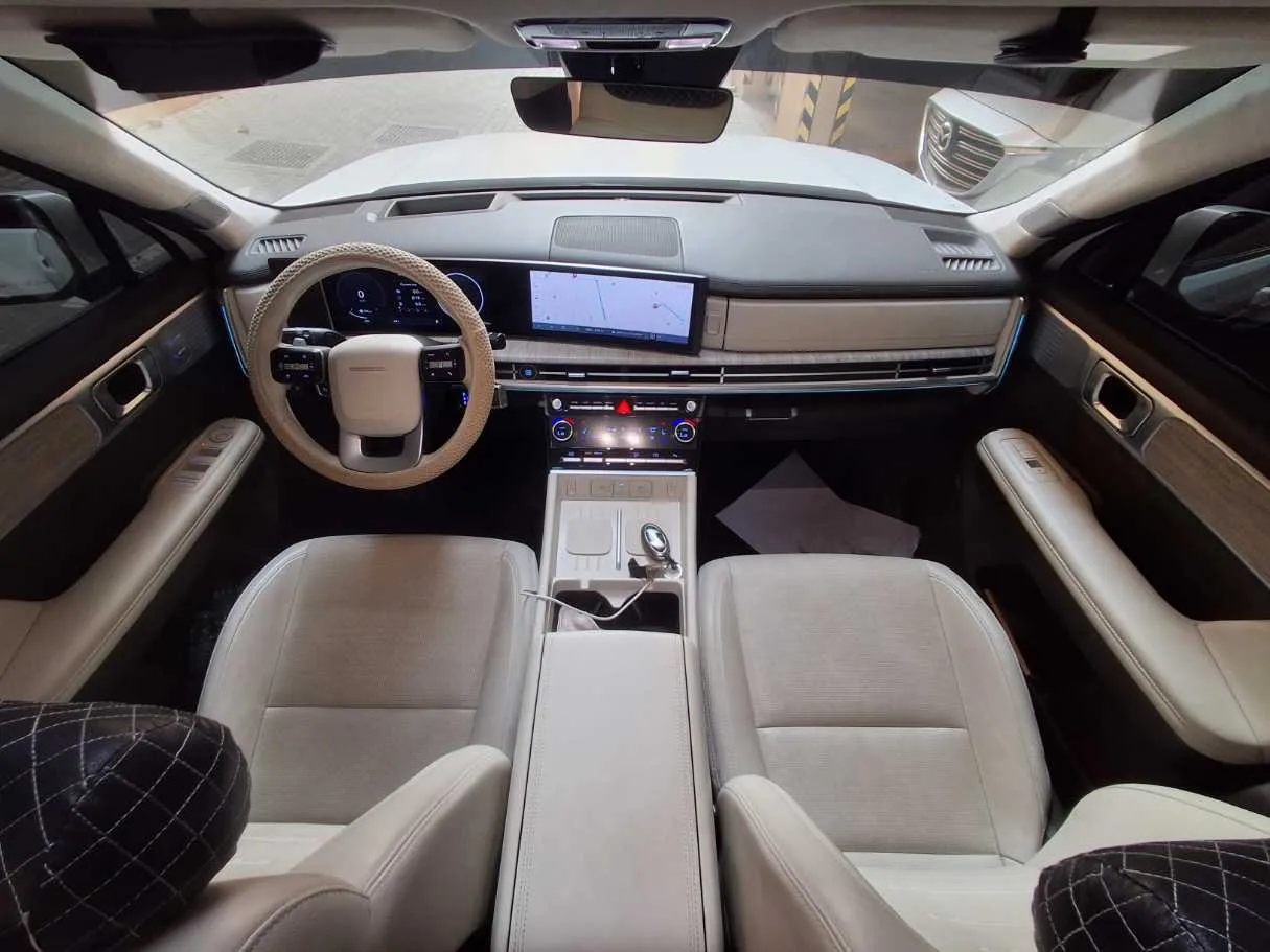 Car image 17