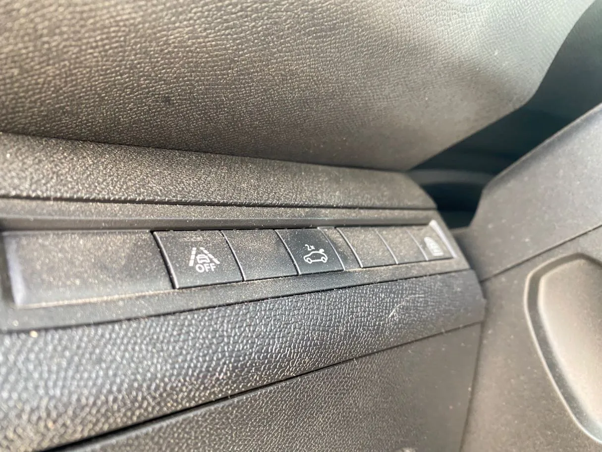 Car image 24