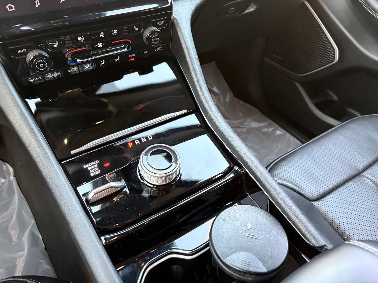Car image 19