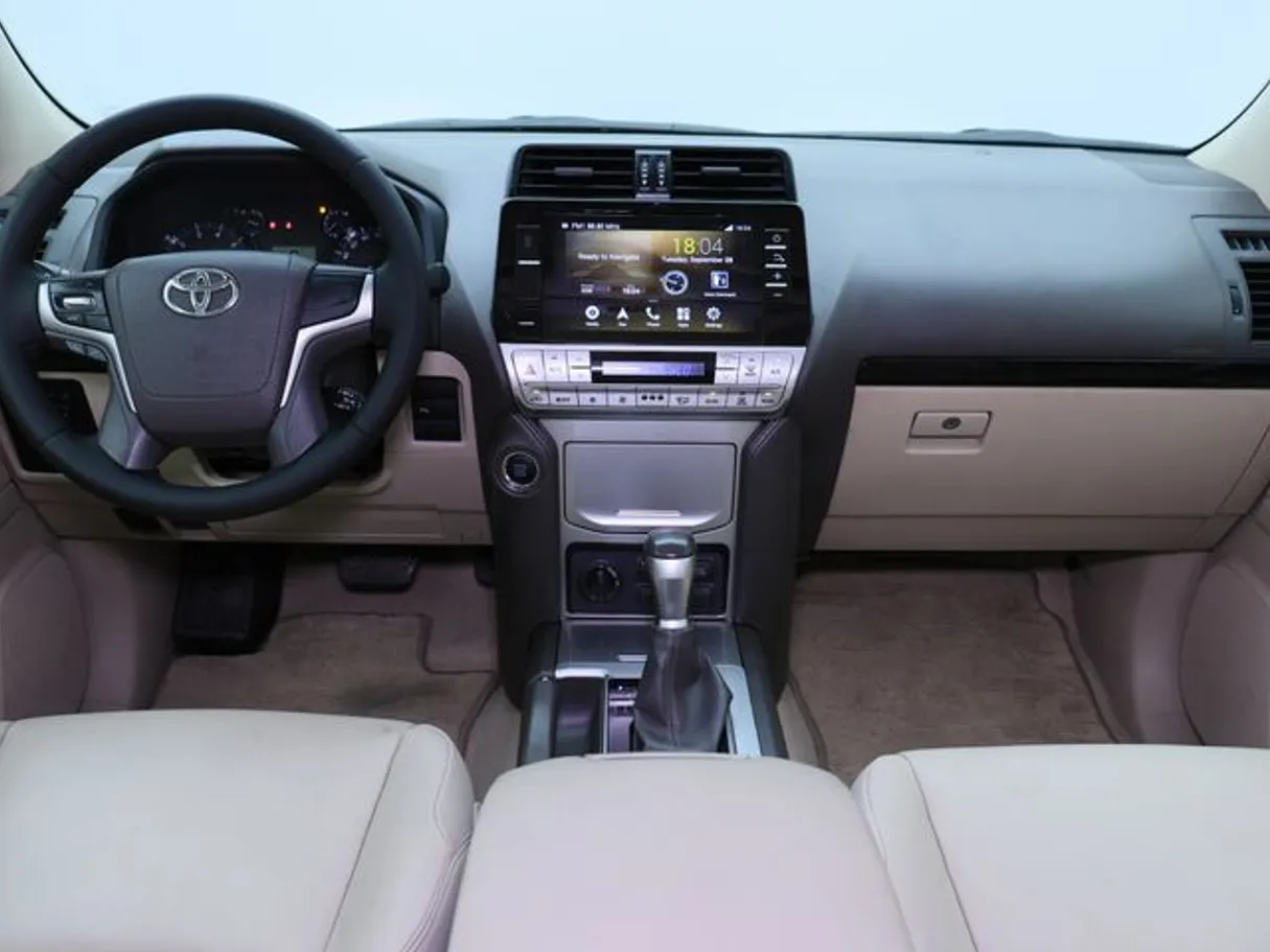 Car image 14