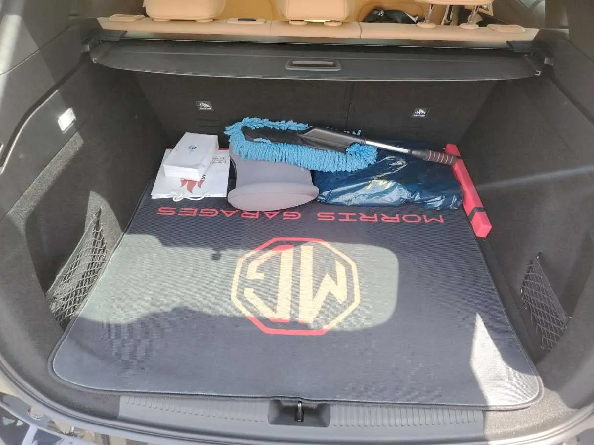 Car image 27