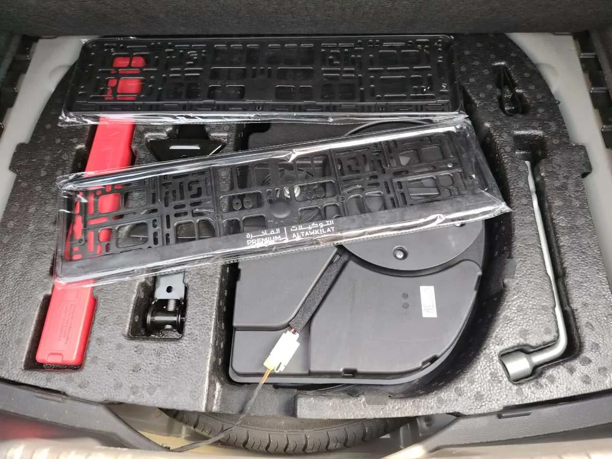 Car image 34