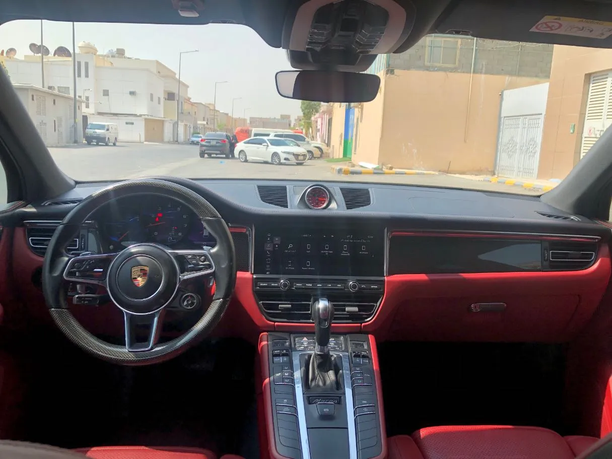 Car image 25