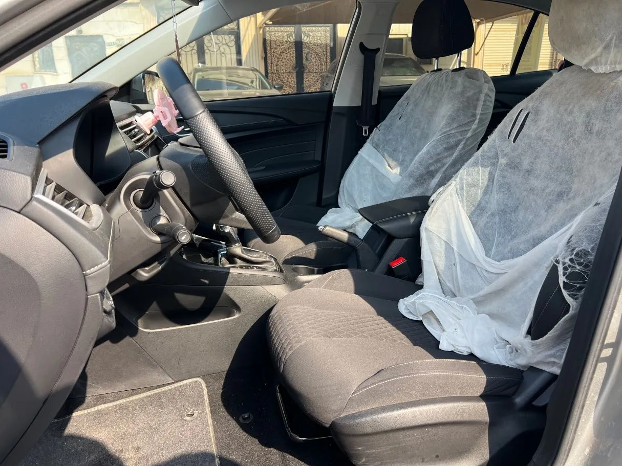 Car image 12