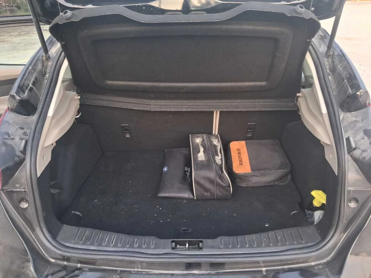 Car image 17