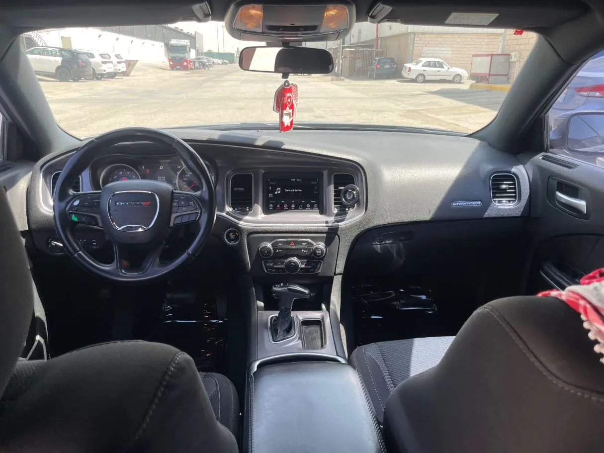 Car image 17