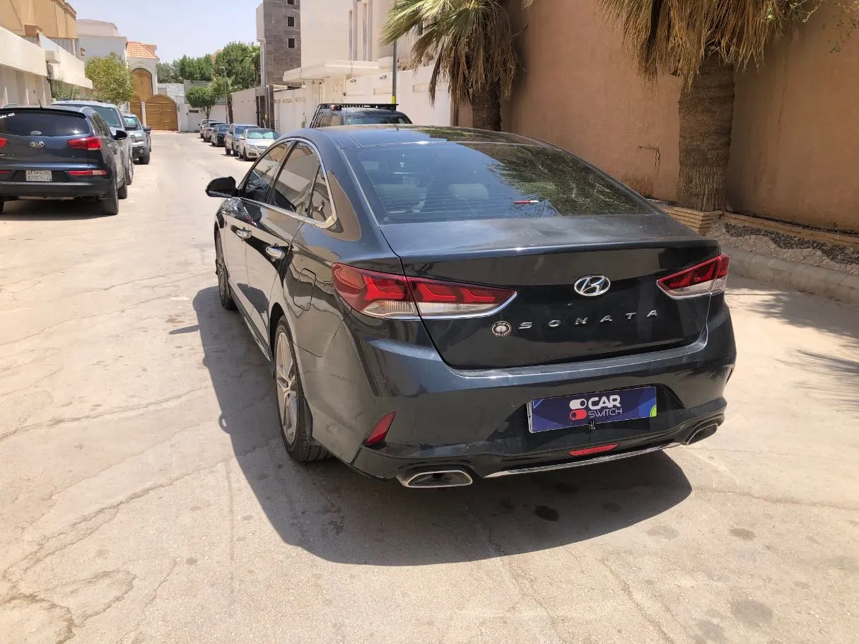 Car image 7