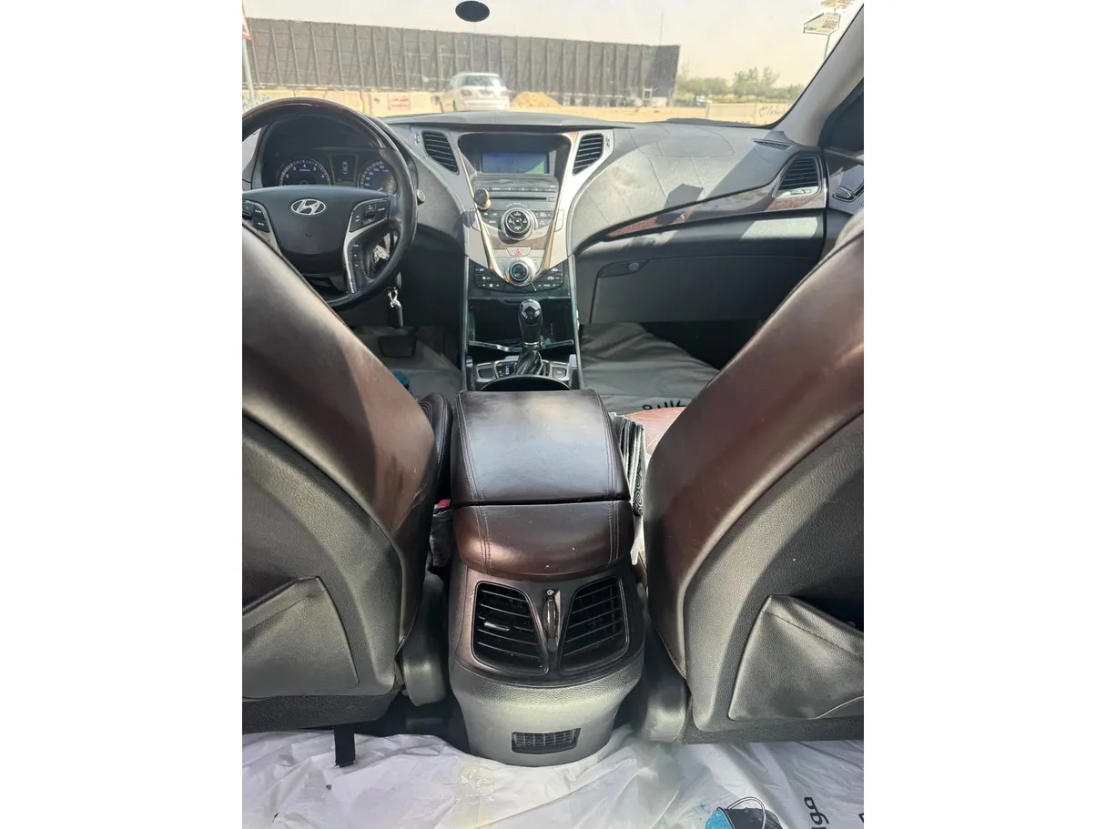 Car image 19