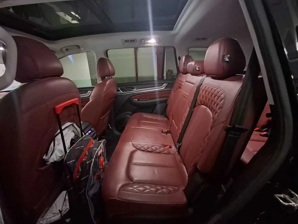 Car image 13