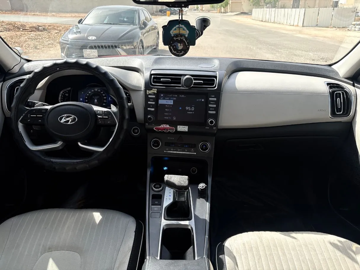 Car image 18