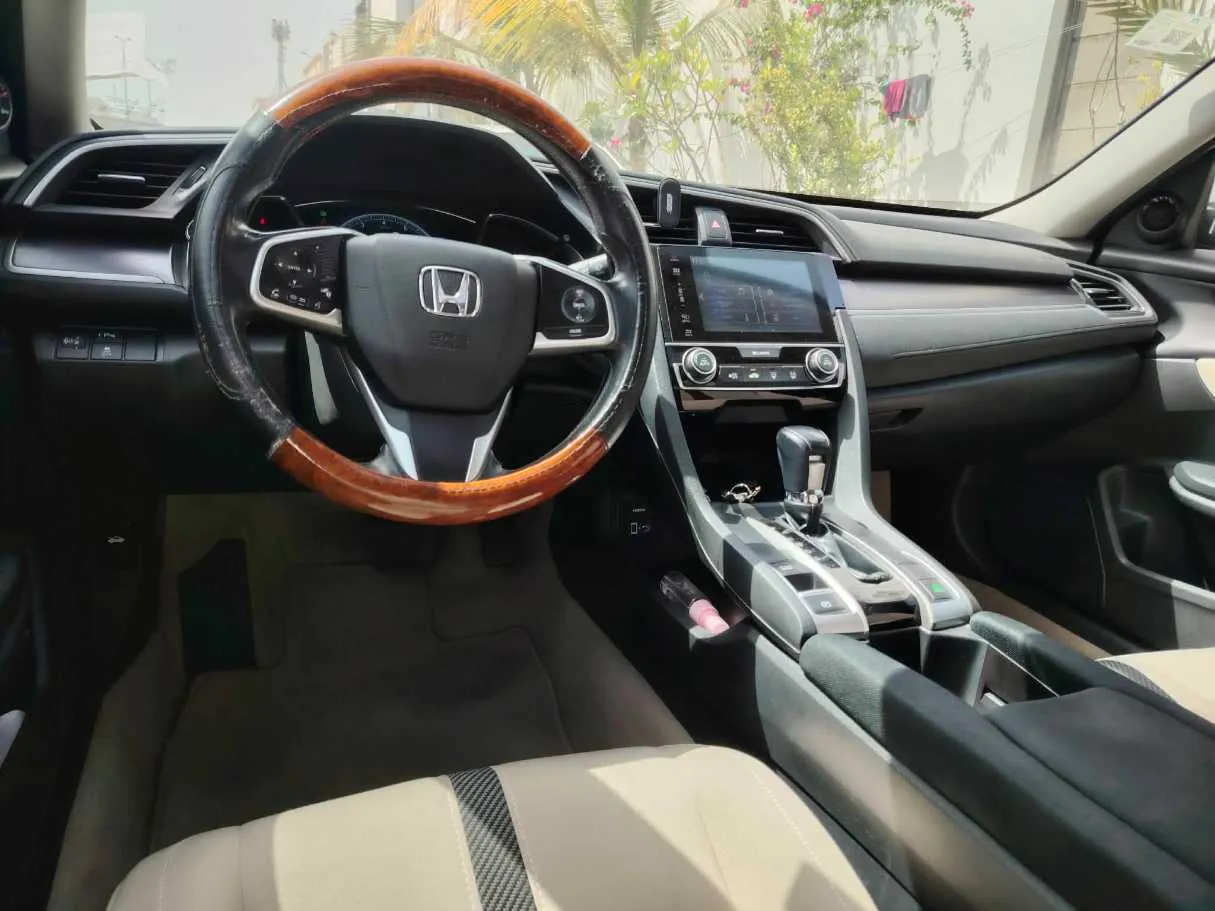 Car image 27