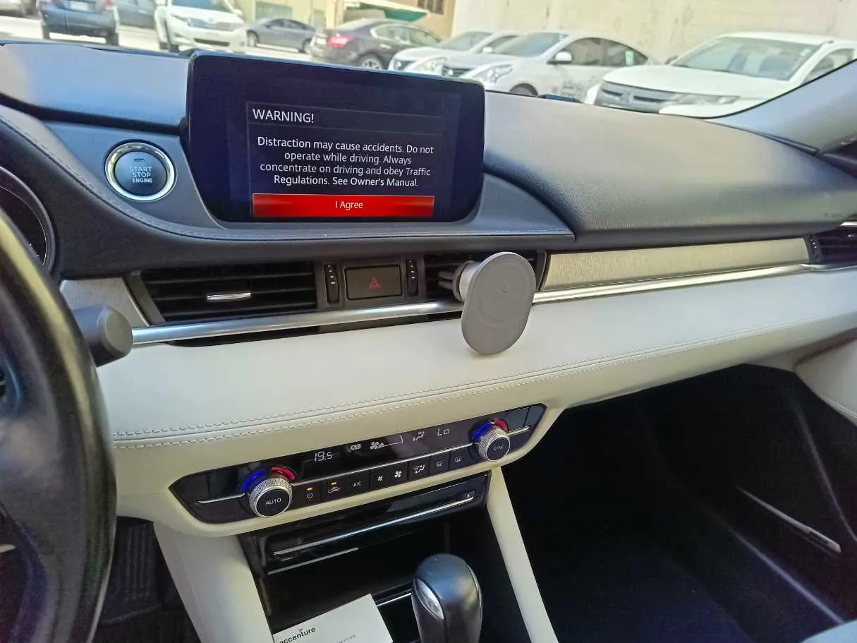 Car image 22