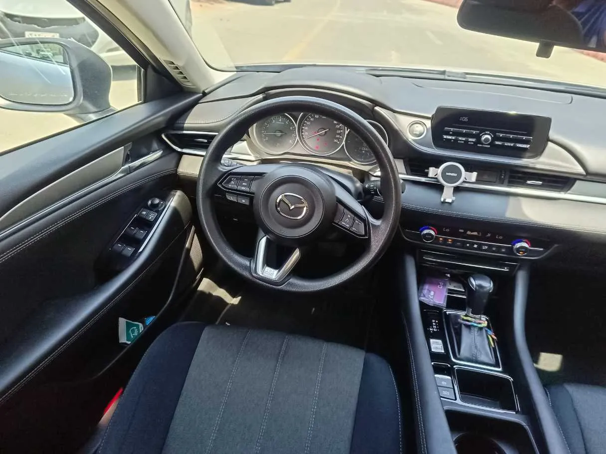 Car image 20