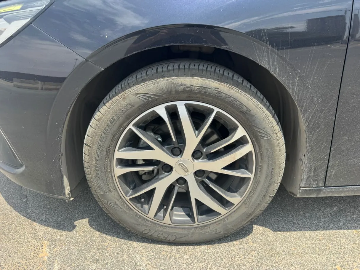 Car image 9