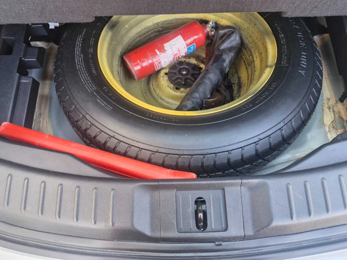 Car image 24