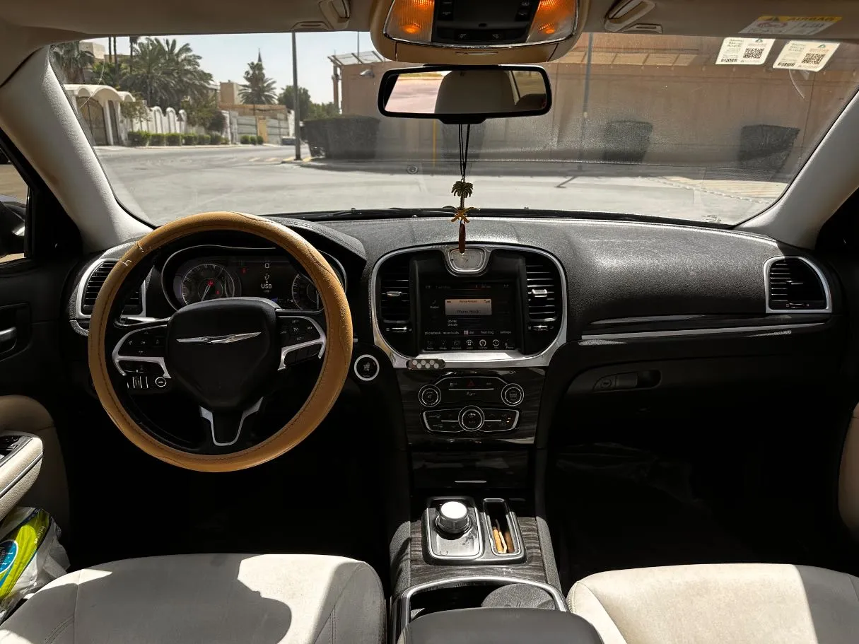 Car image 17