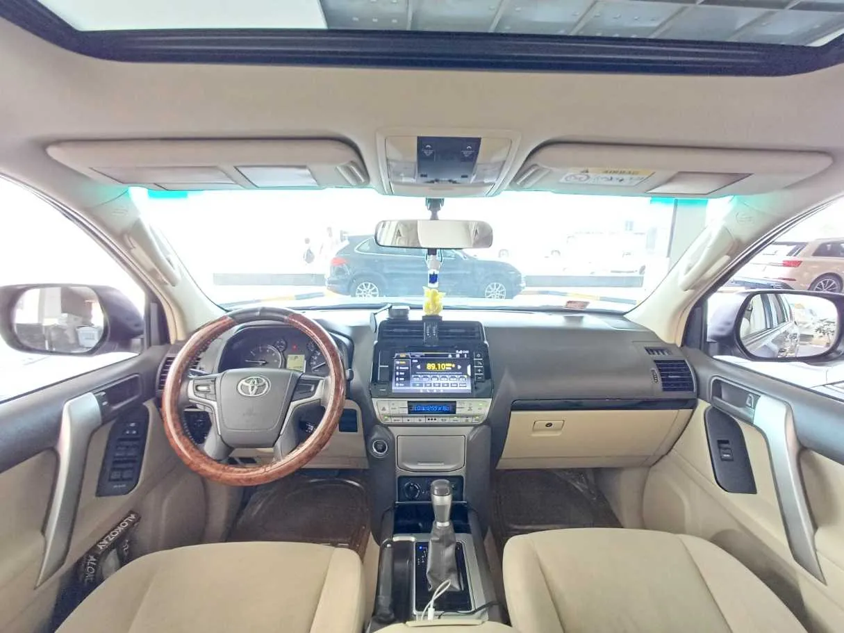 Car image 15