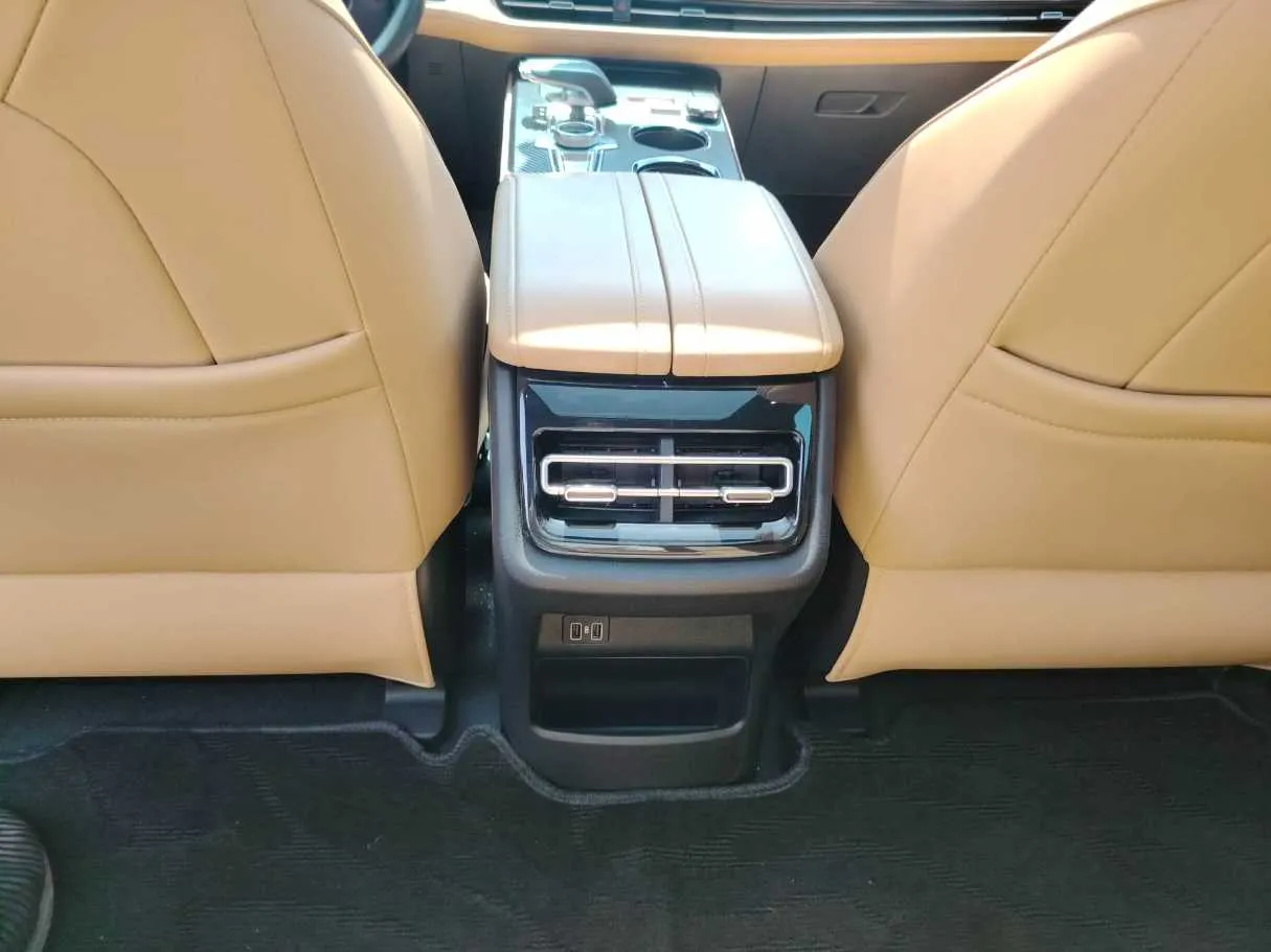 Car image 36