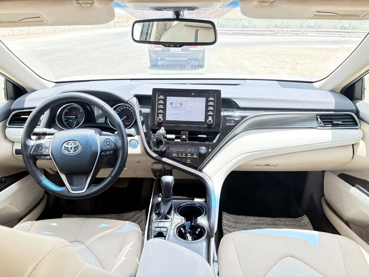 Car image 19