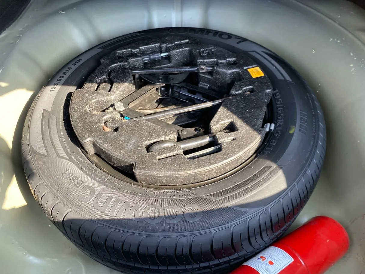 Car image 24