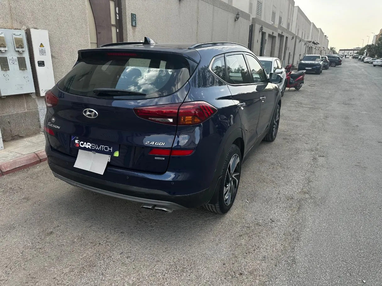 Car image 5