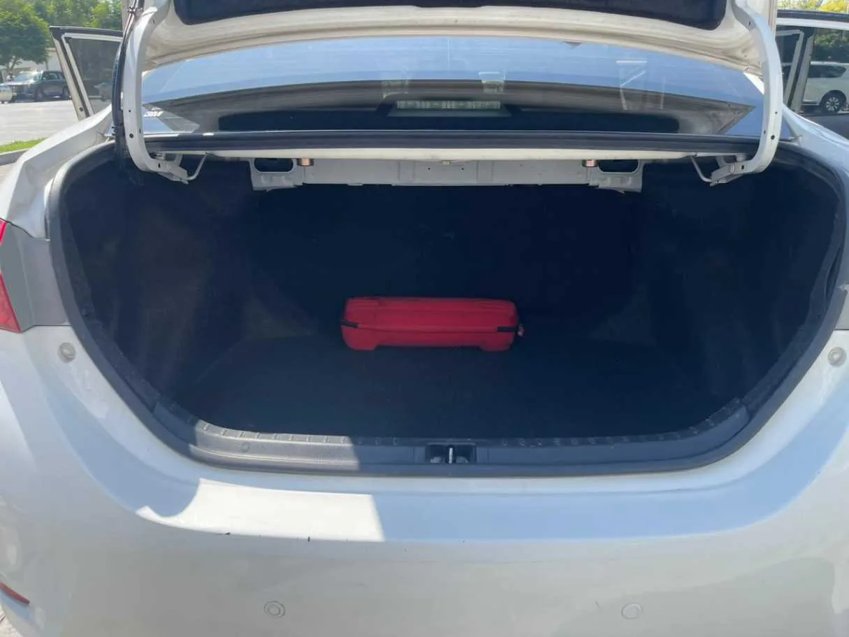 Car image 36