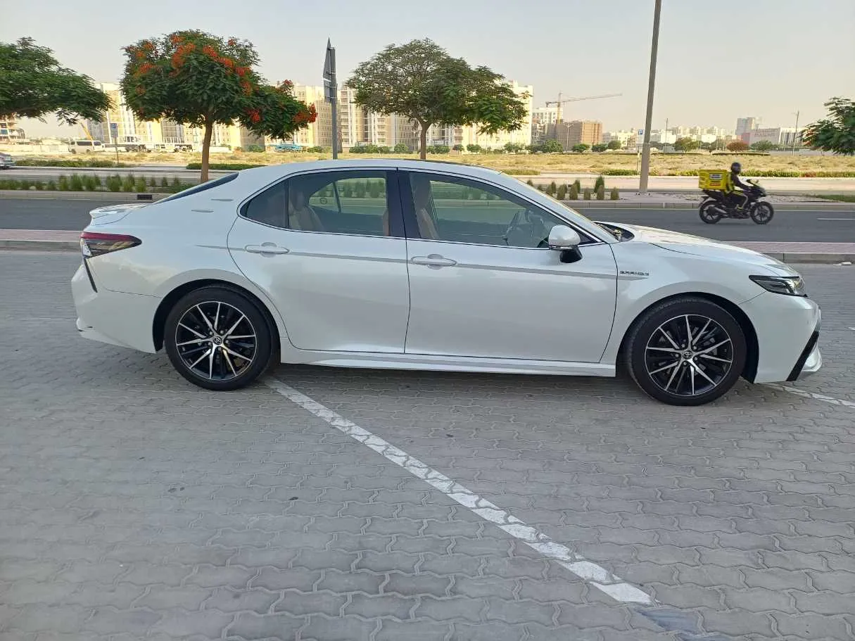 Car image 8