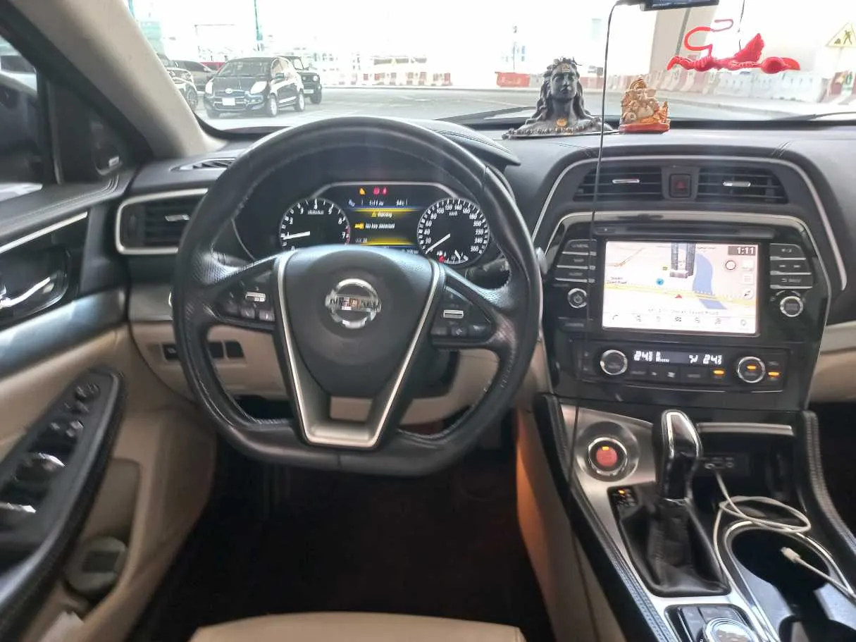 Car image 17