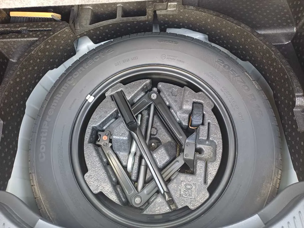 Car image 20