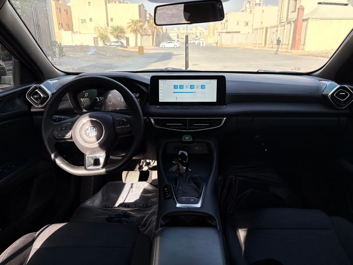 Car image 17