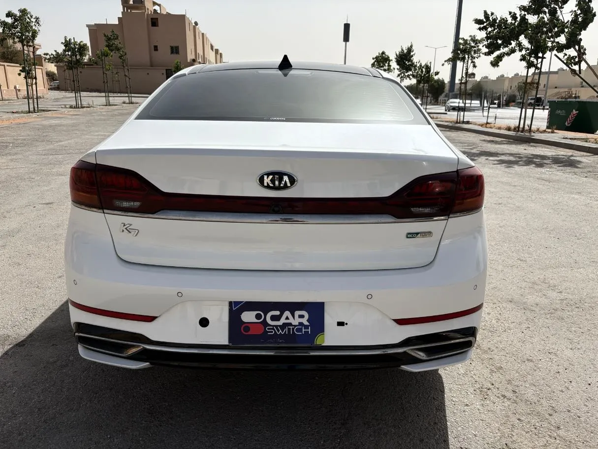 Car image 6