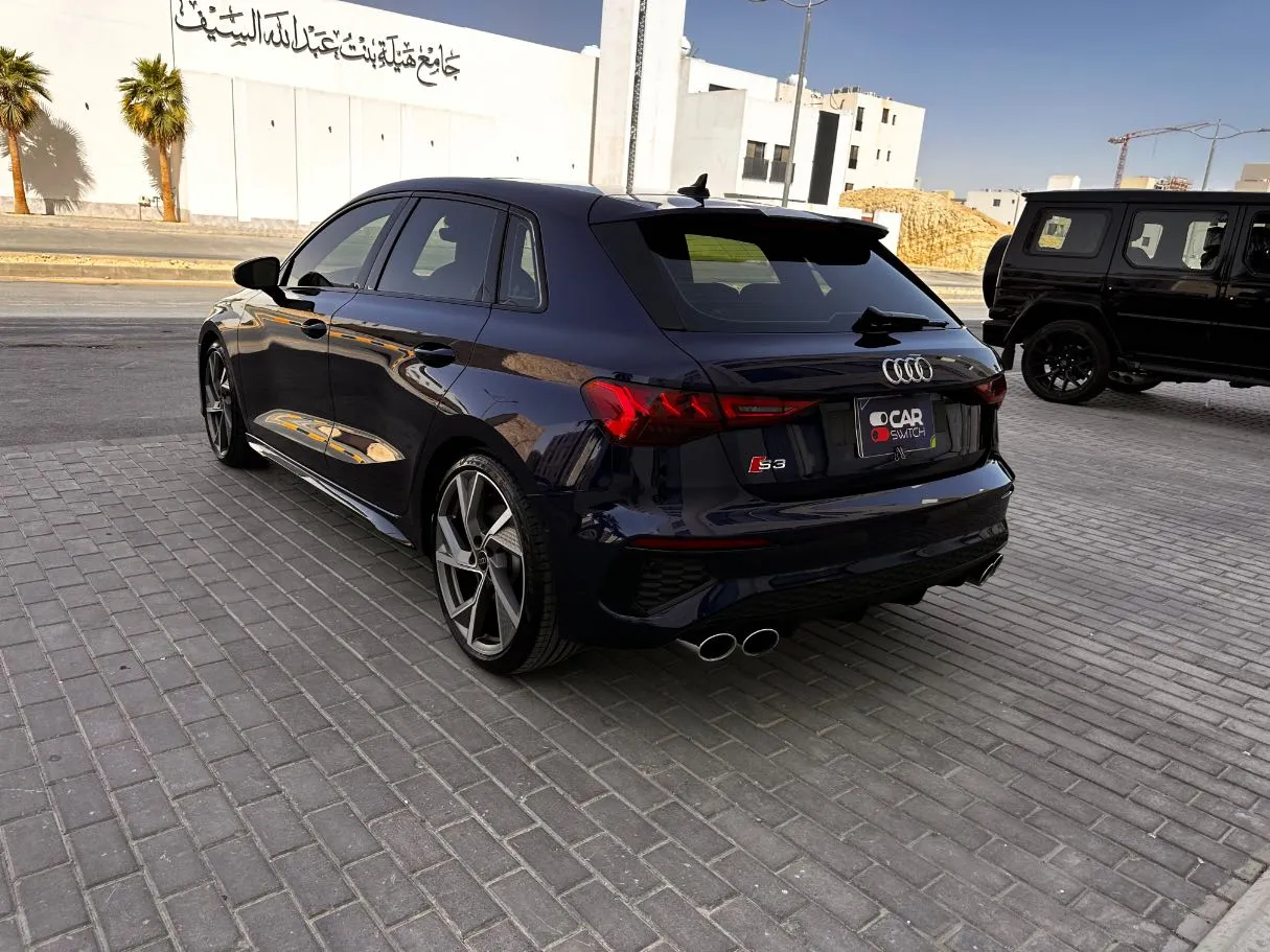 Car image 7