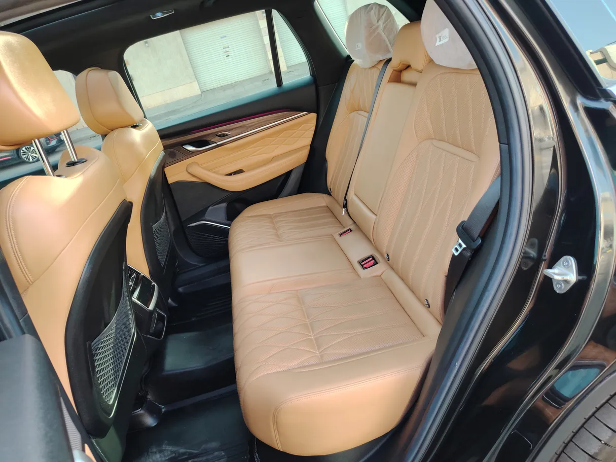 Car image 16