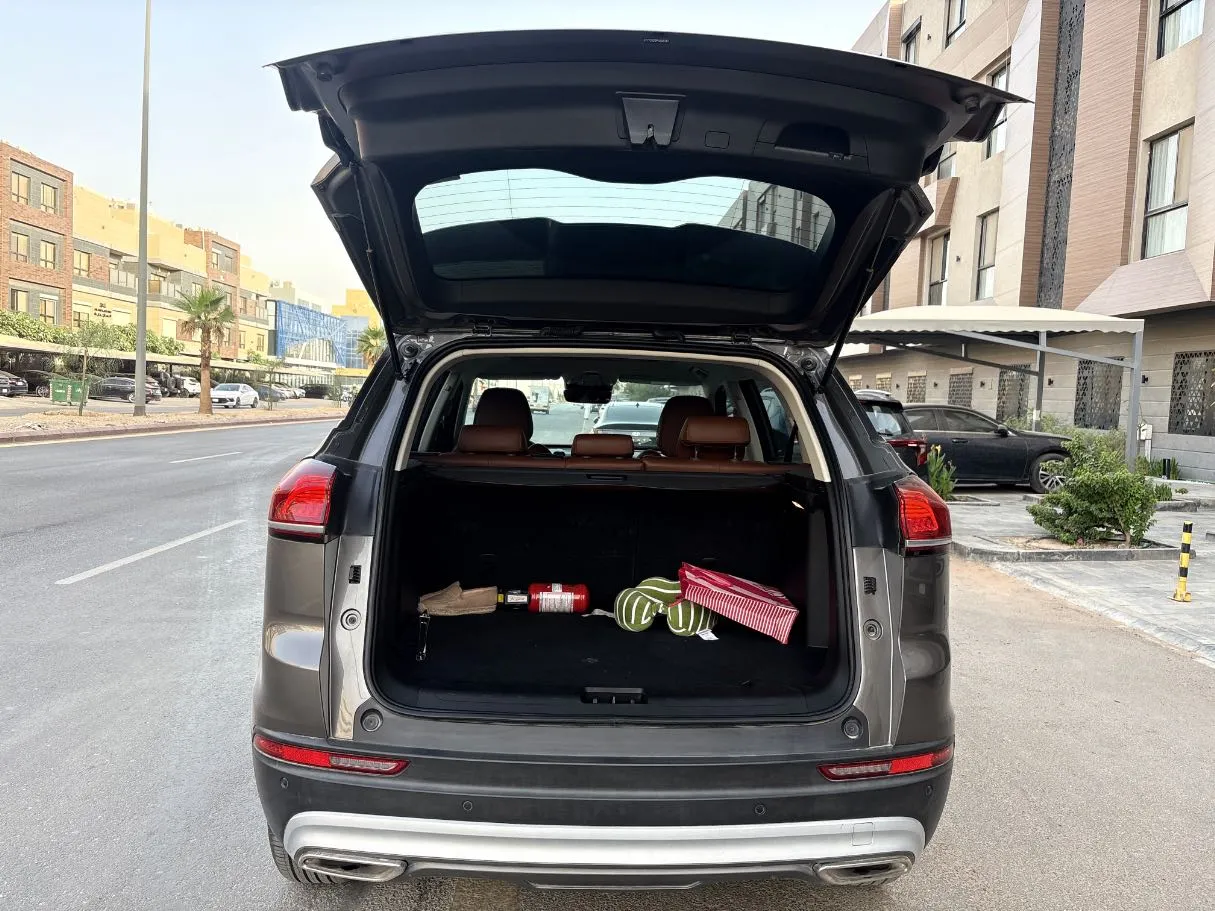 Car image 23