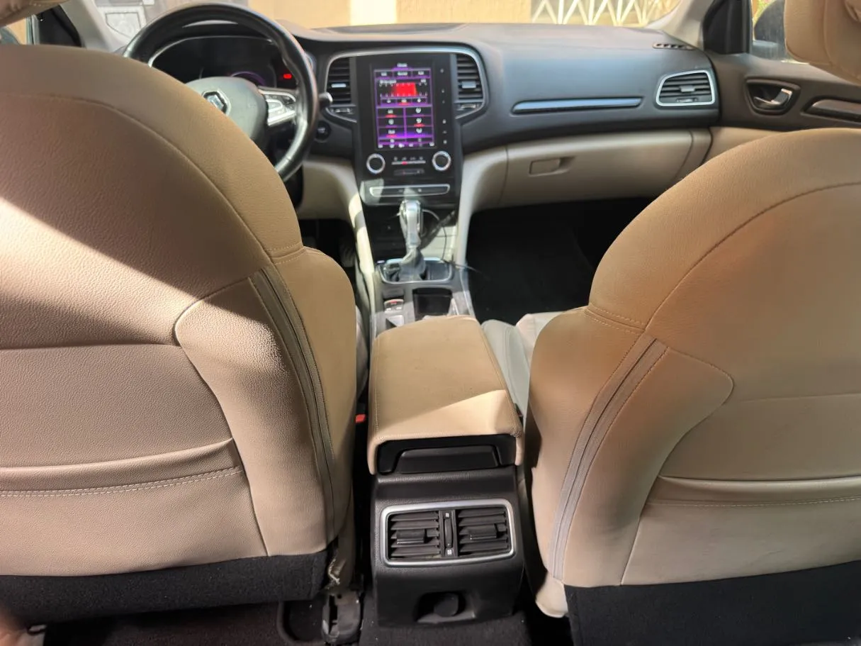 Car image 19