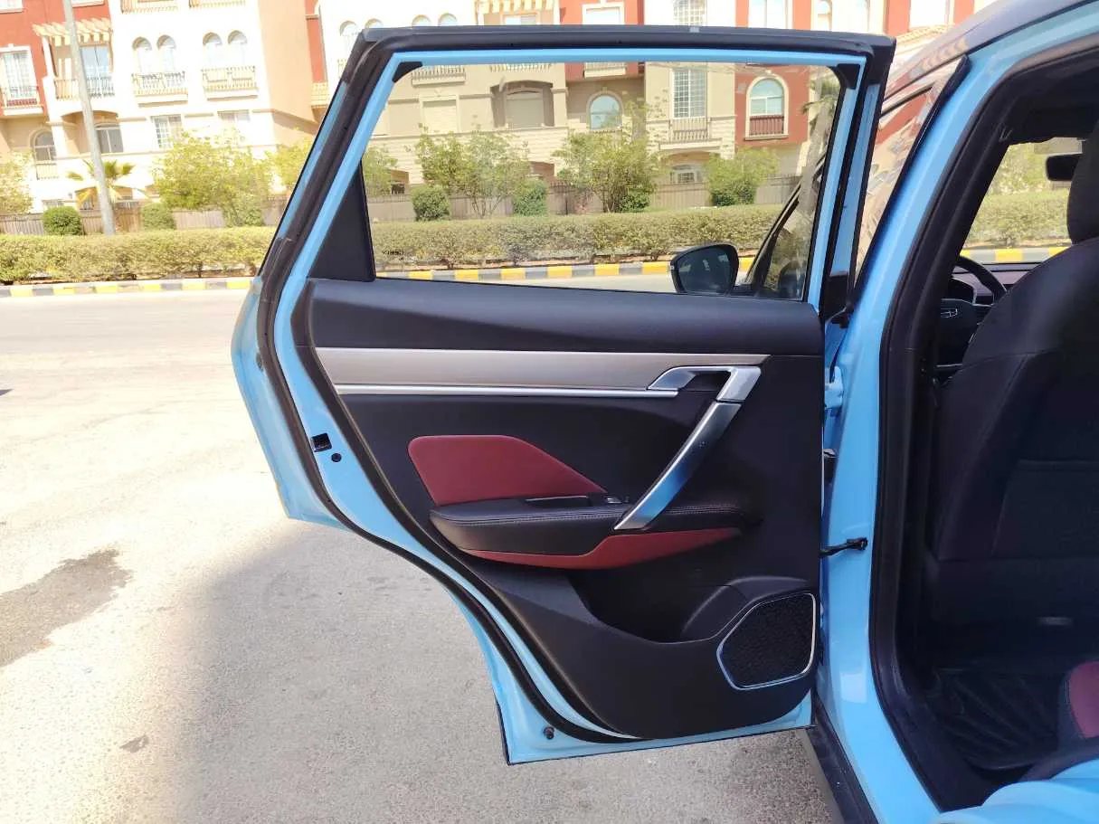 Car image 15