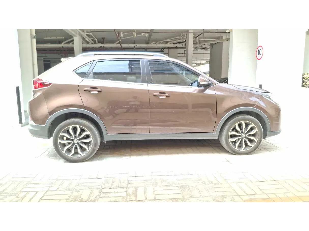 Car image 4