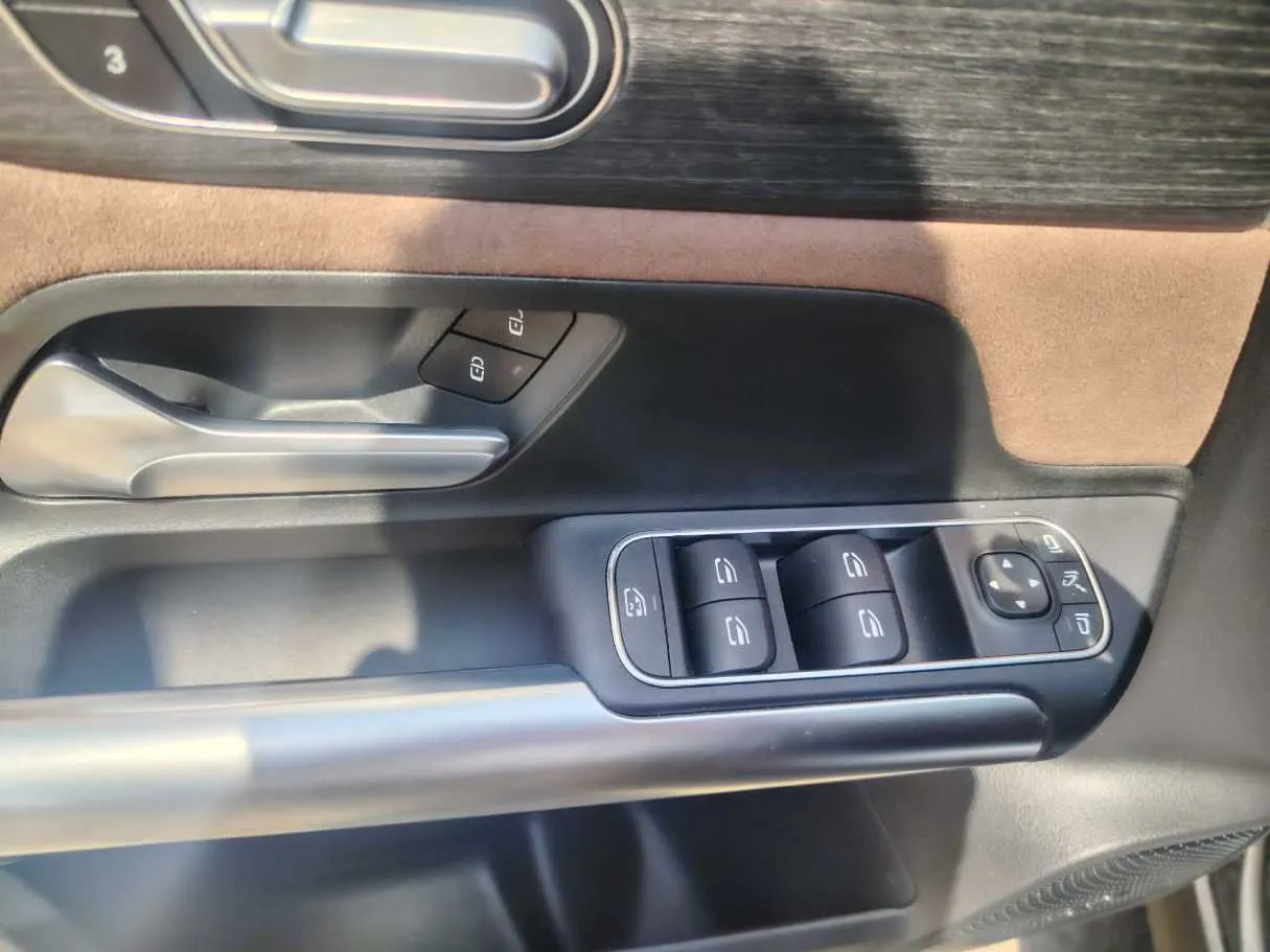 Car image 43