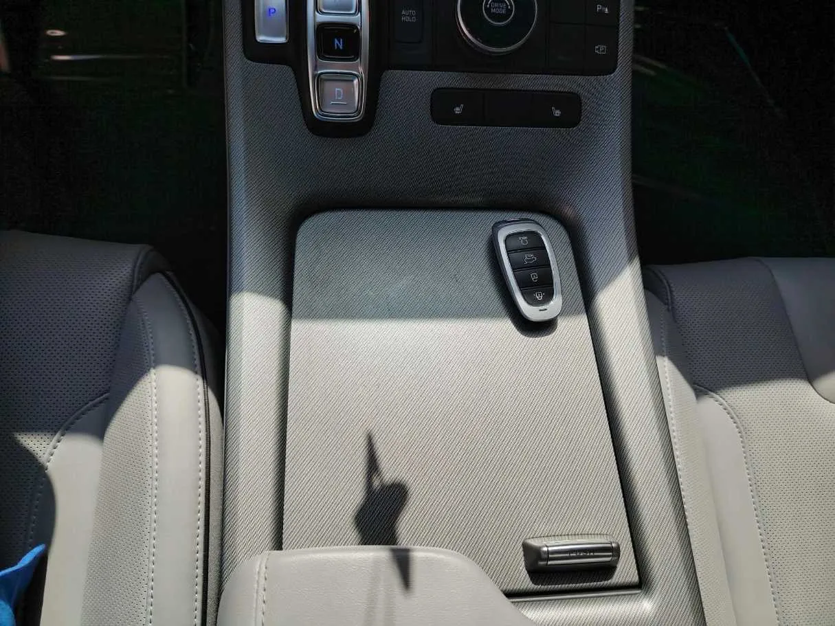 Car image 23