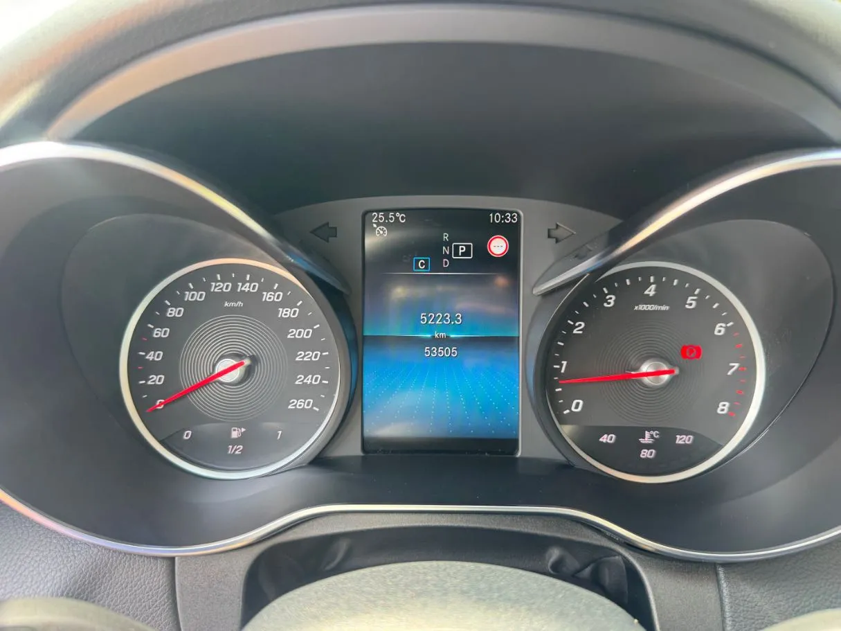 Car image 19