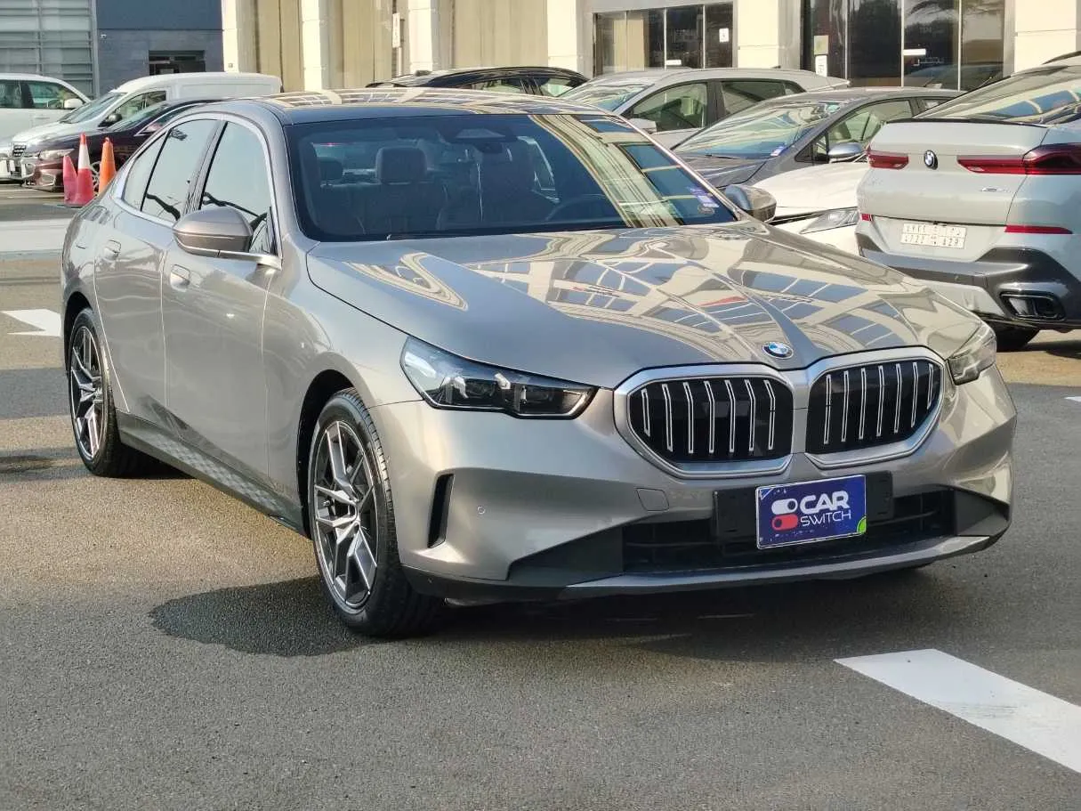 Car image 3