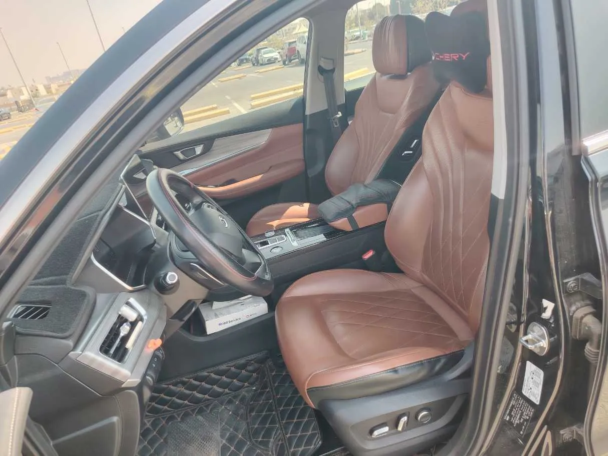 Car image 12
